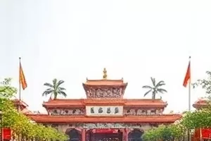 一条老街从清晨到深夜的光线变化，用于《一条街的十二时辰》封面