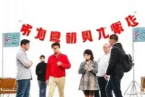 摊开的手写账本与计算器，用于《账本第 7 页》封面